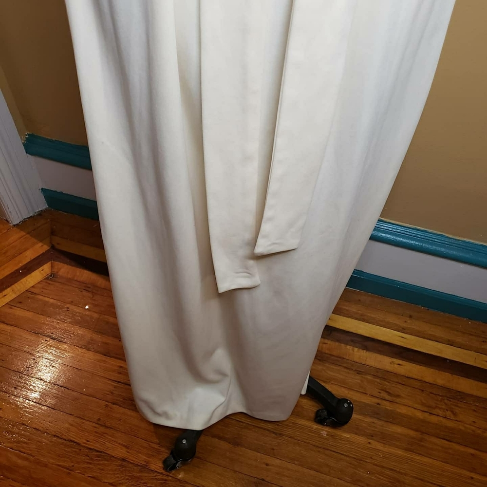 Dress - Picture 2 of 8